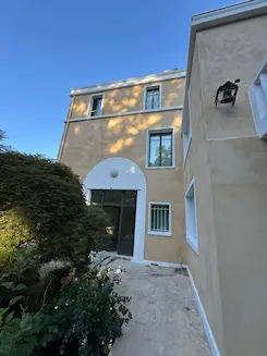 après 2